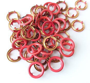 Snap-on button ring Pale red