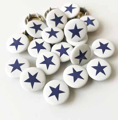 Snap-on button Blue star on white