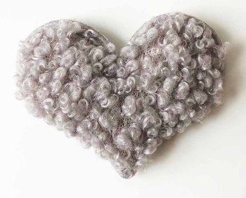 Applique fake fure kurley gray heart
