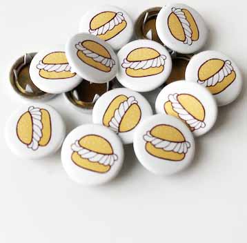 Snap-on button Swedish pastry (semla)