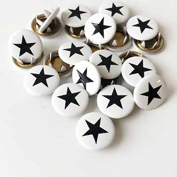 Snap-on button Black star on white