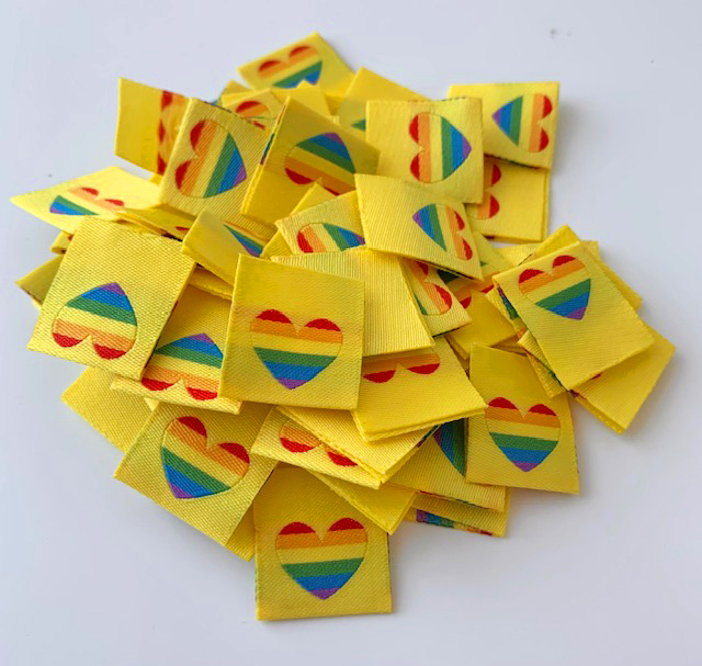 Woven folded label RainbowHeart