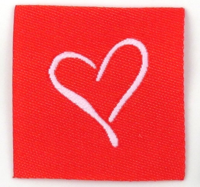 Woven straightcut label Heart on red - 2