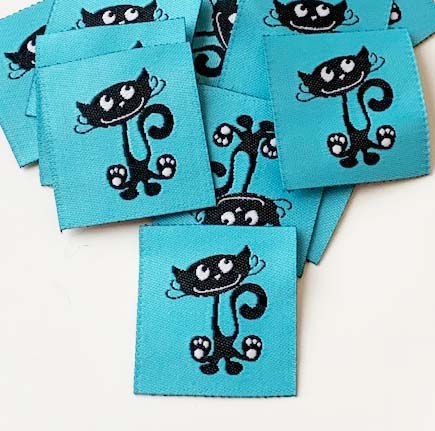 Woven straightcut label Cat on turquise