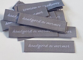 Woven straightcut label Handgjord av mormor grey/white