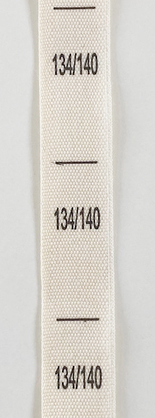 Printed cotton label to fold, size 134/140