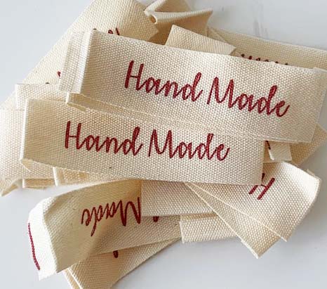 Tryckt bomulls lapp handmade vinröd