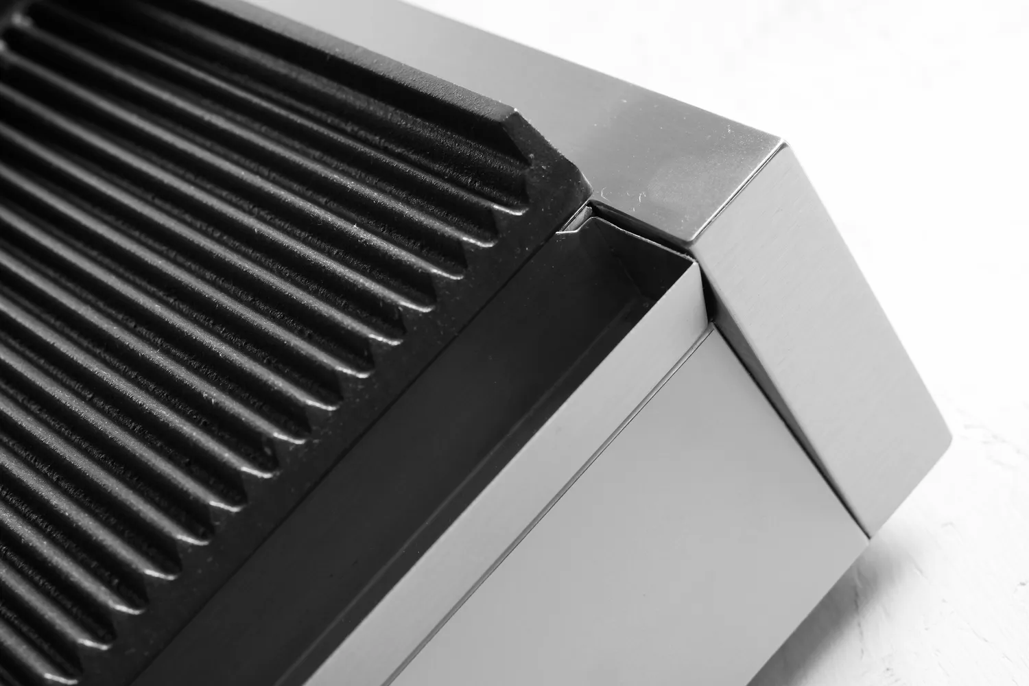 Panini clamp grill - Ribbed top and smooth bottom - 9