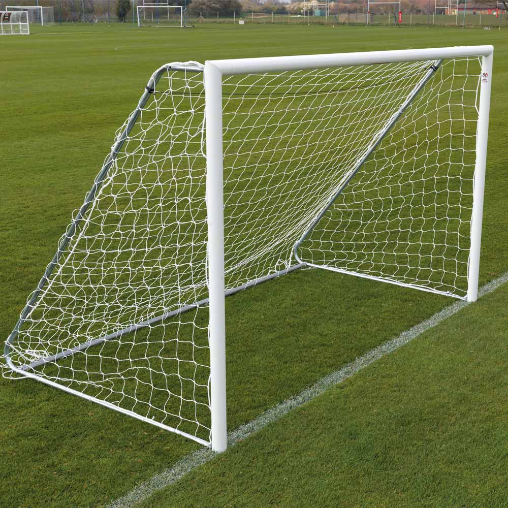 Färdiga nät till fotbollsmål