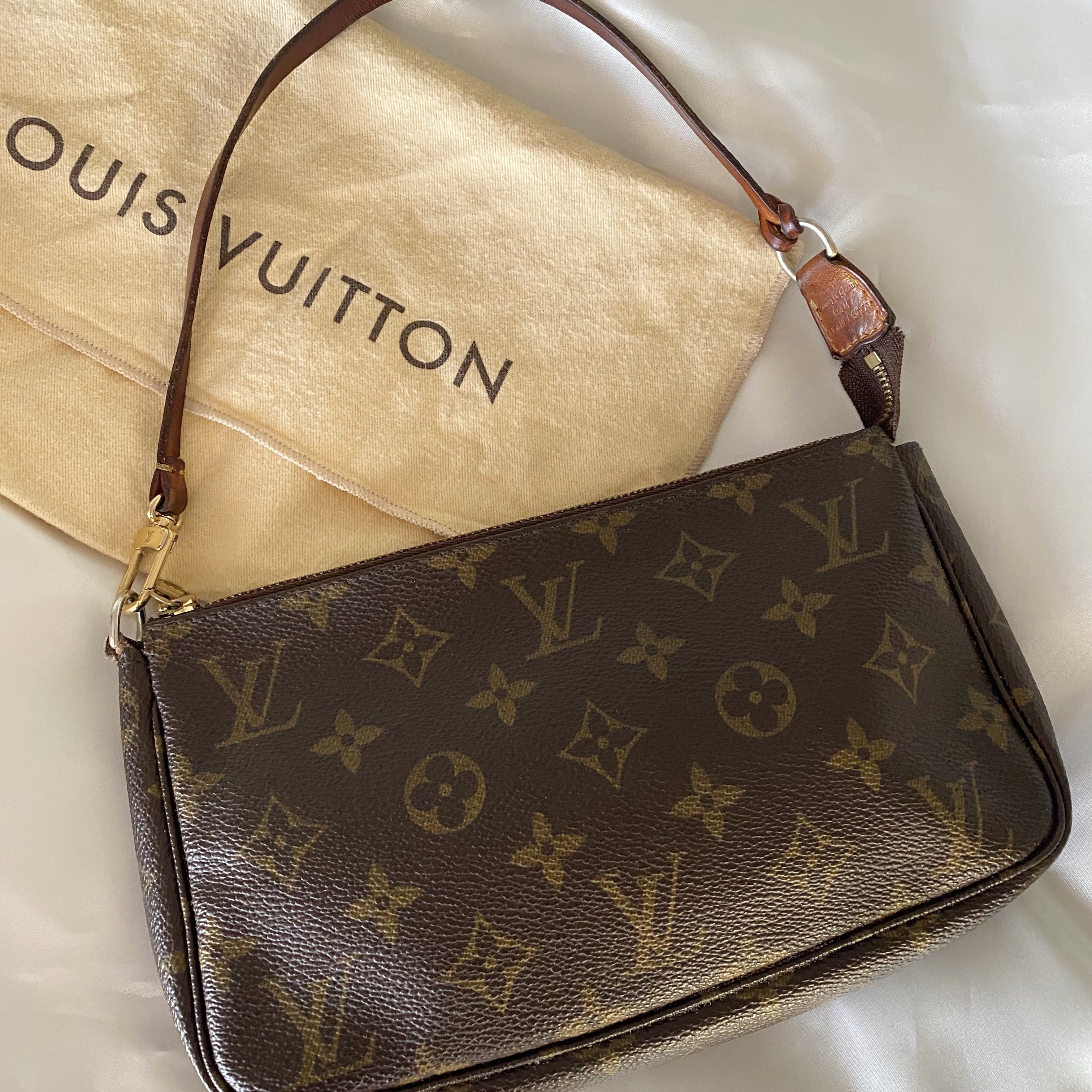 Throwback Thursday: An Ode to the Louis Vuitton Pochette Accessoires -  PurseBlog