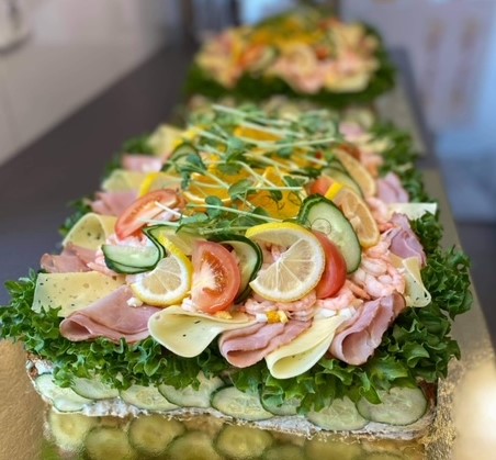 SMÖRGÅSTÅRTA