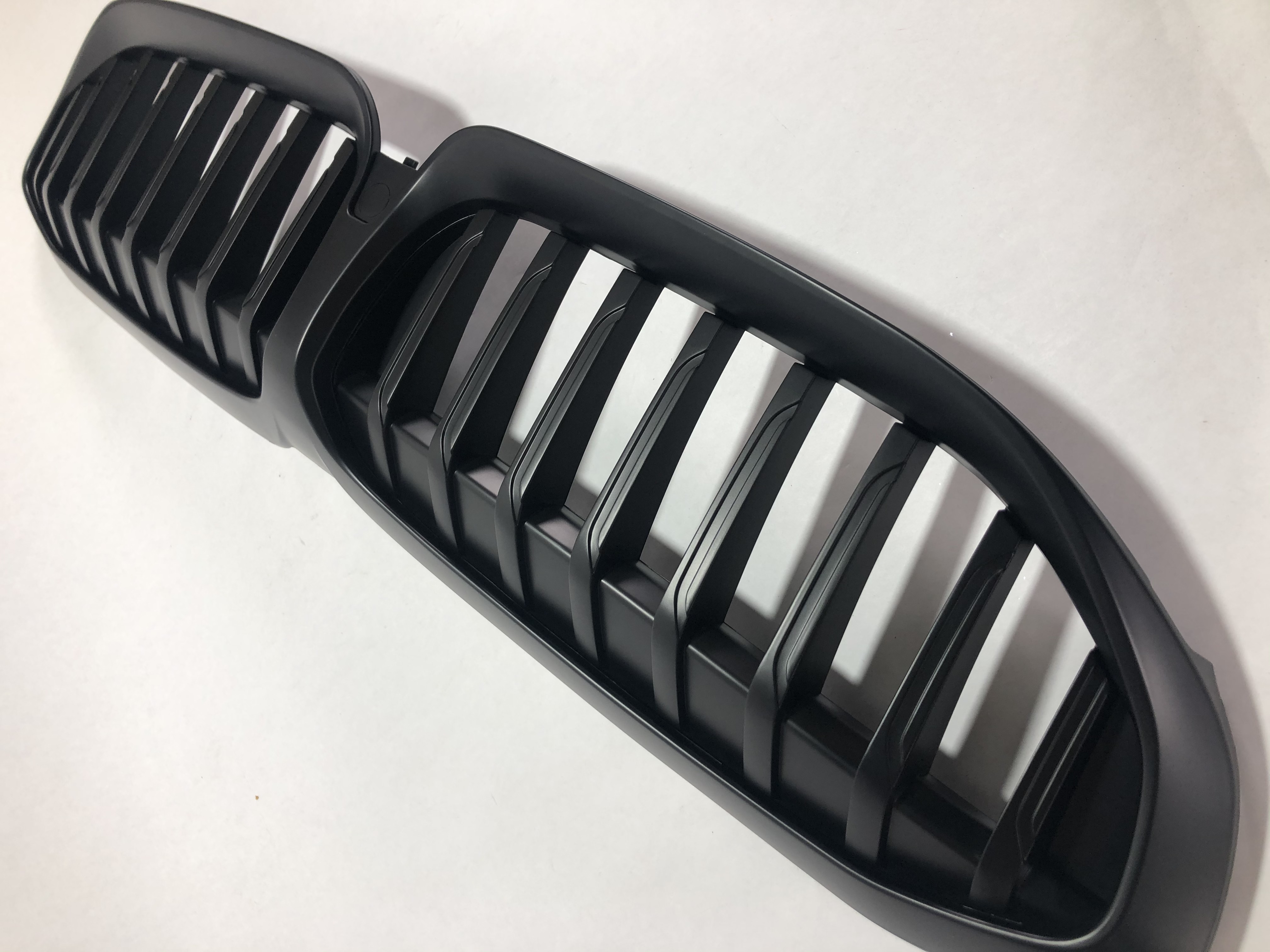 BMW G20 2019--> Grill/Njurar Matt Svart - 2