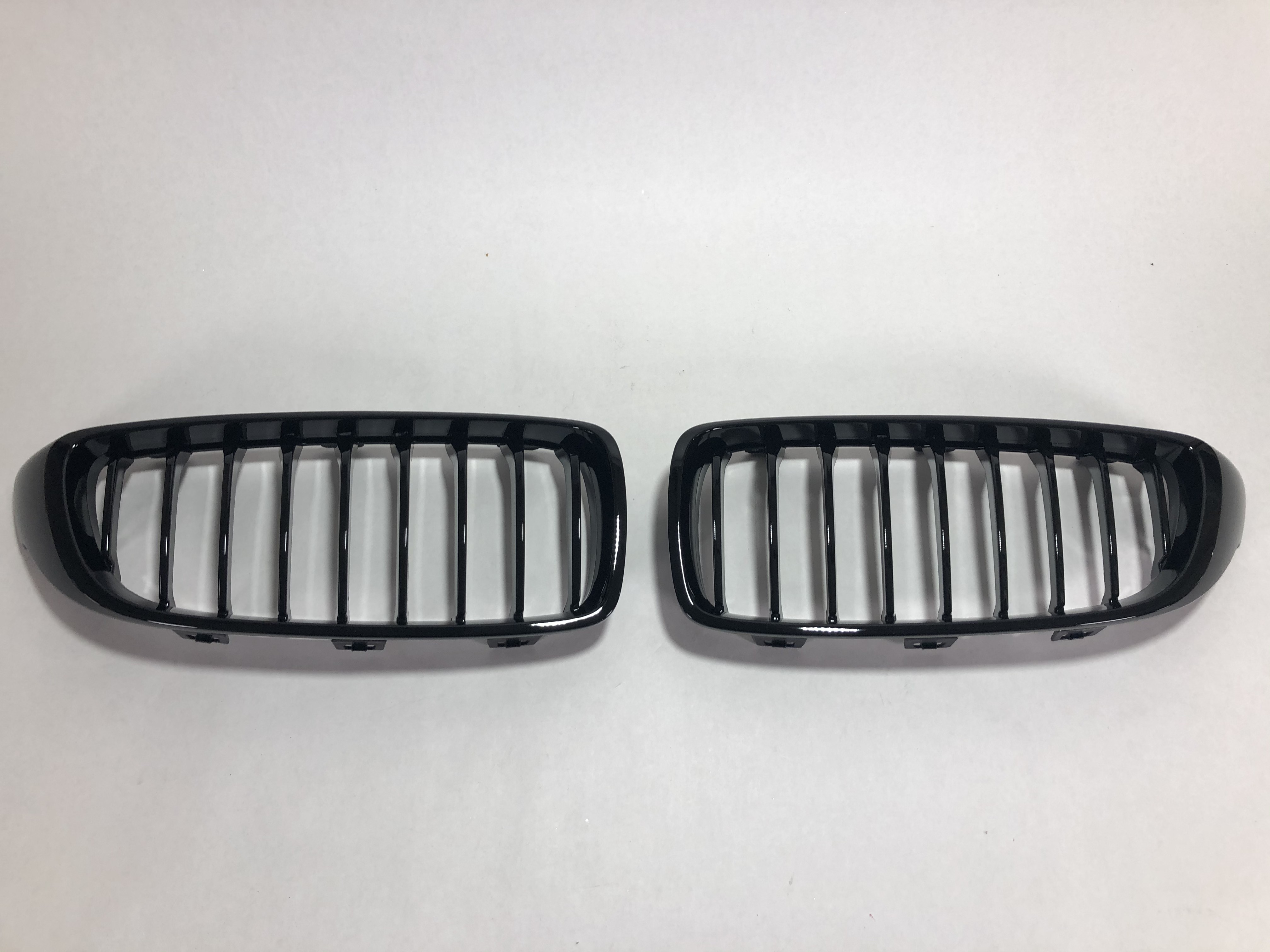BMW F32/F33/F36 2013 --> Grill/Njurar Svart