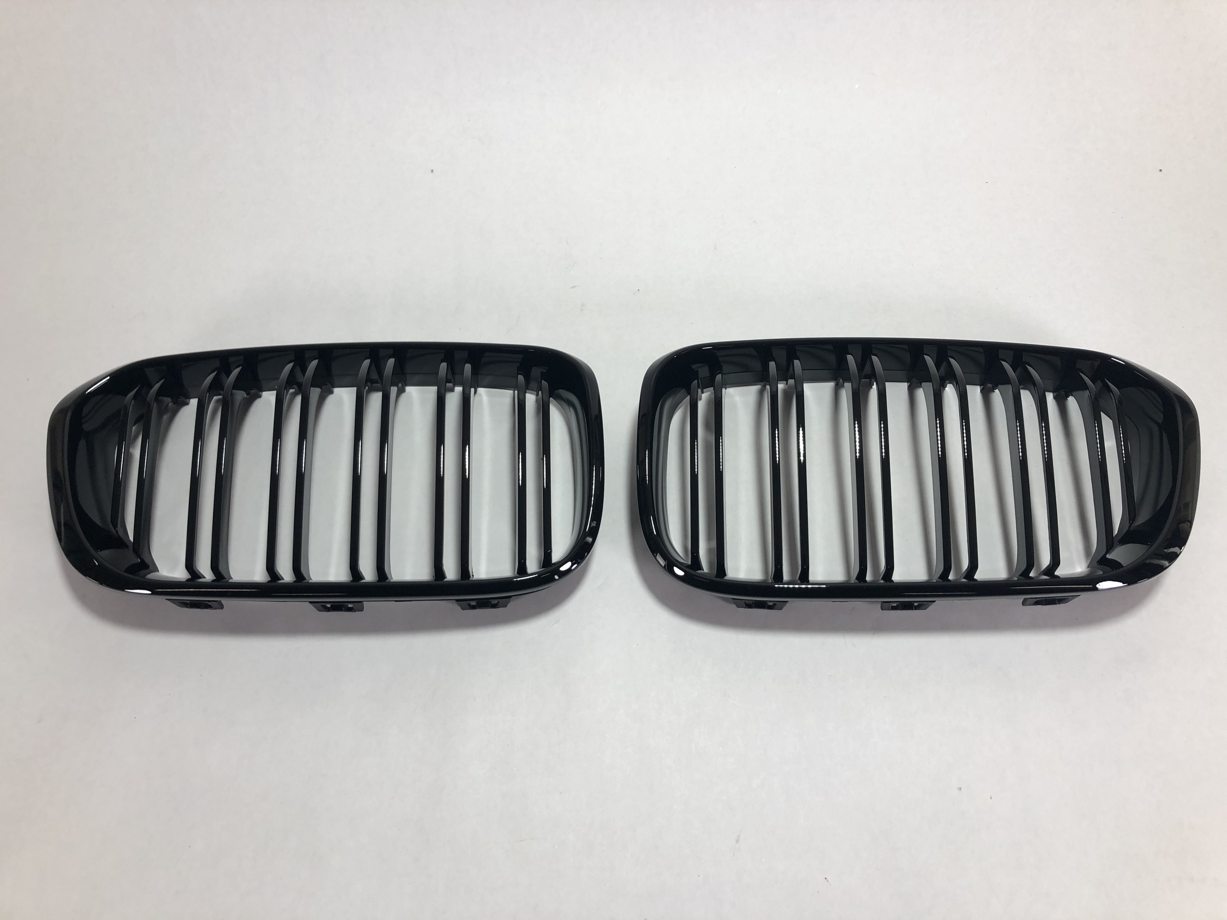 BMW F20/F21 2015 --> Njurar/Grill Svarta