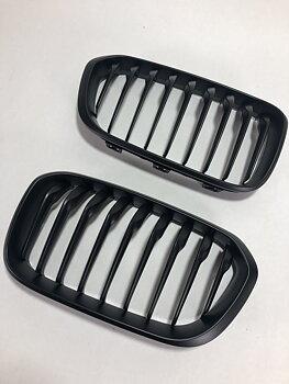 BMW F20/F21 2015 --> Njurar/Grill Svart