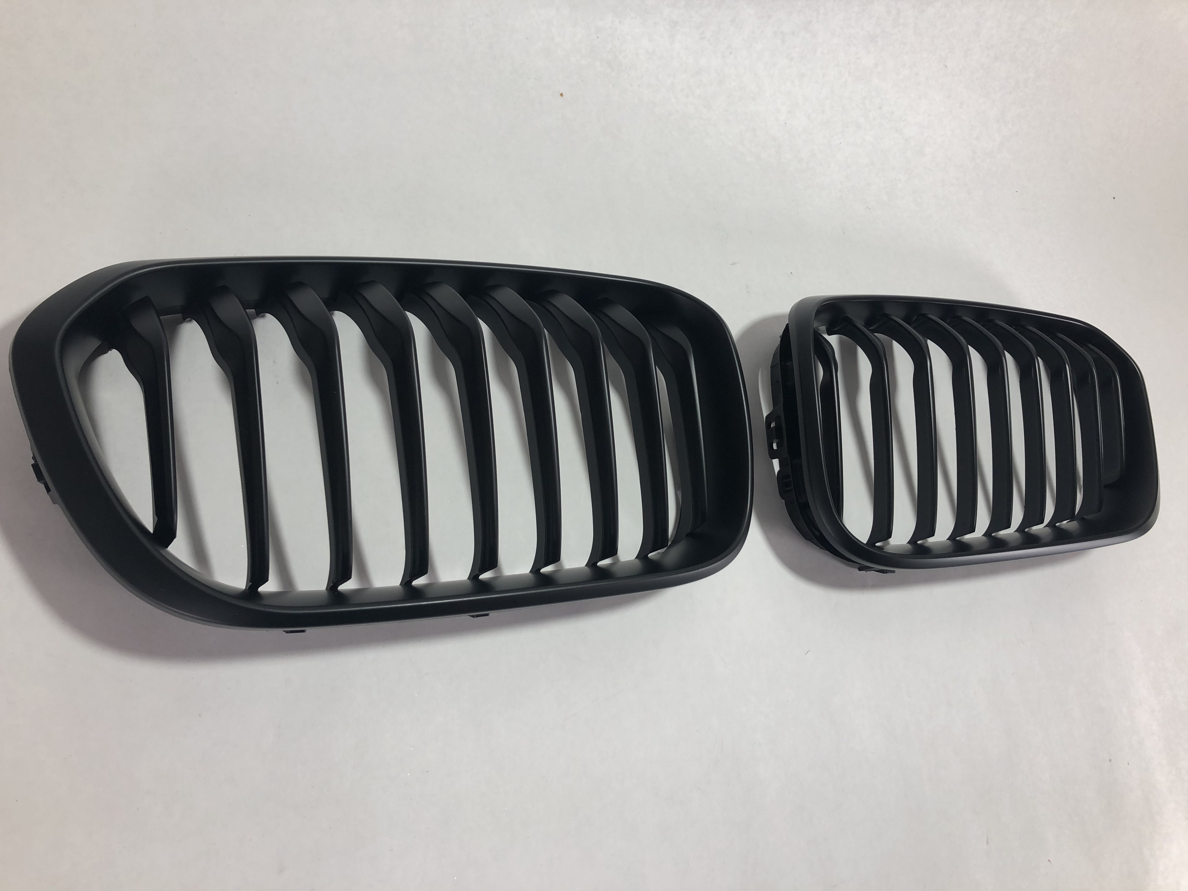 BMW F20/F21 2015 --> Njurar/Grill Svart - 3