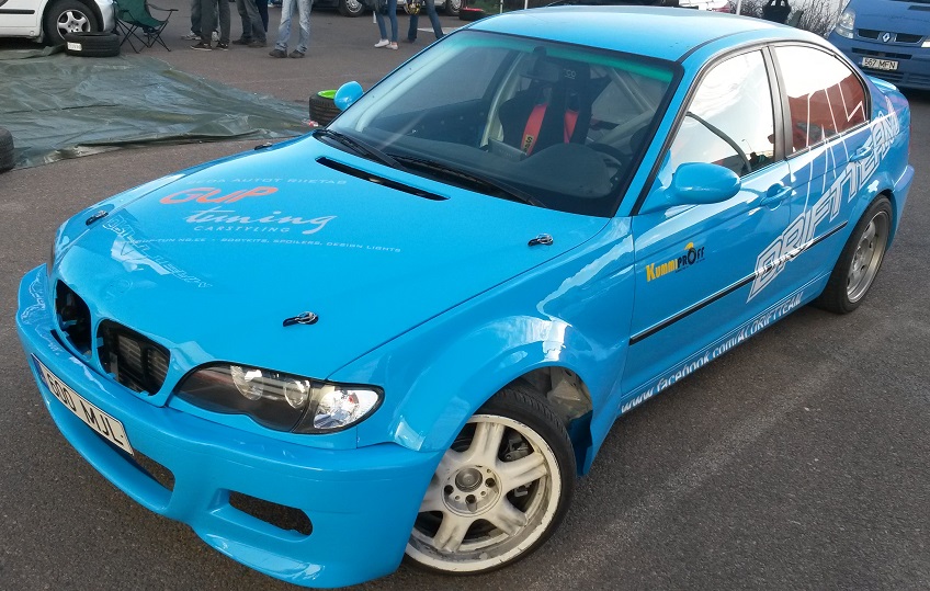 Breddade glasfiber framskärmar  - Bmw E46 - 2