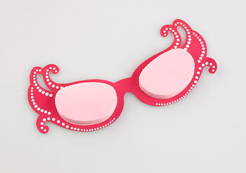 Iconic glasses, Dame