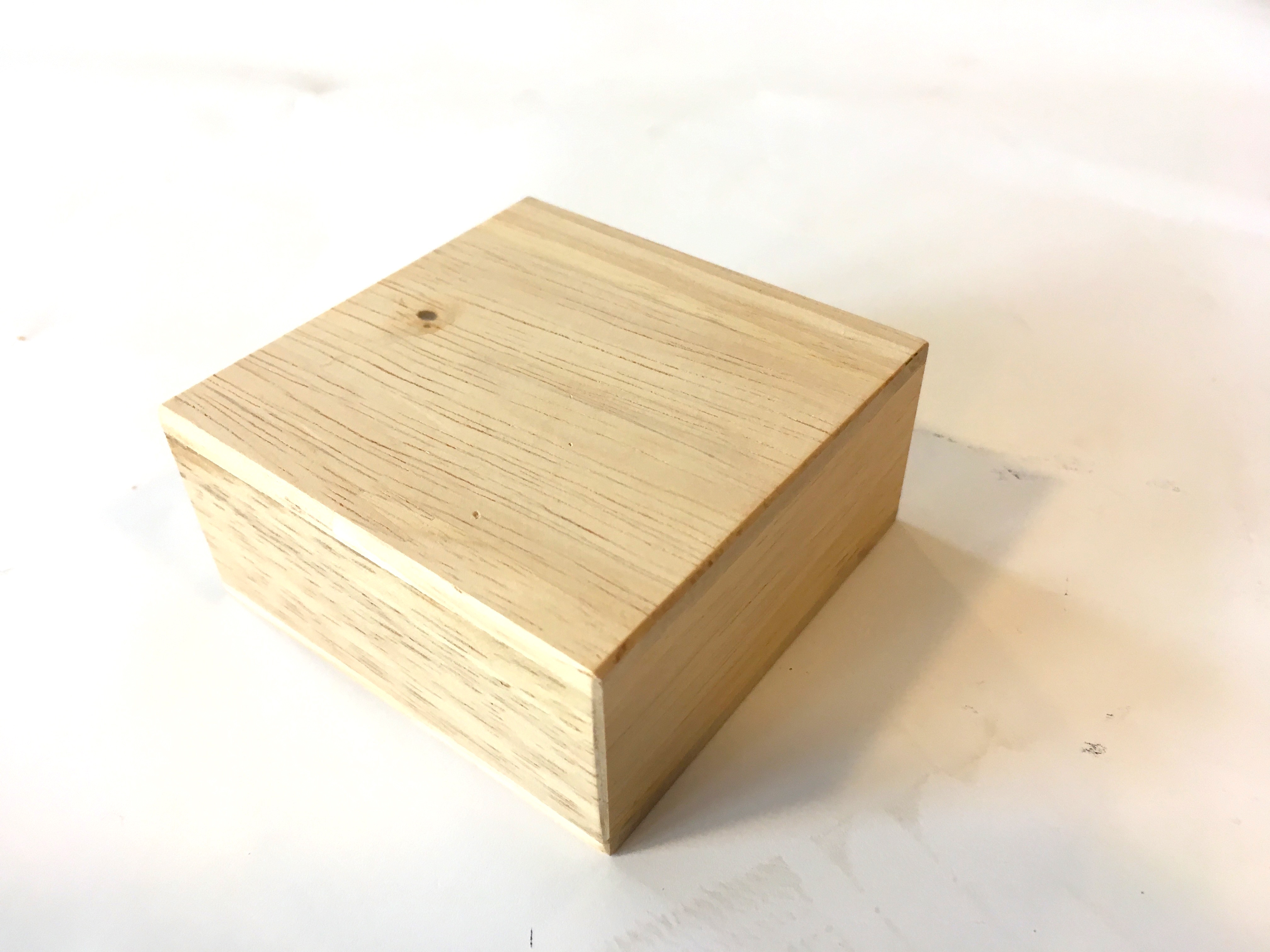 Fyrkantig trä shaker