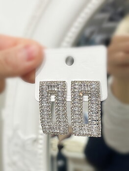 VACC Art Frame With Rectangular Diamond Earrings