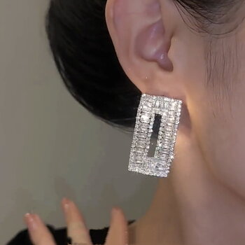 VACC Art Frame With Rectangular Diamond Earrings