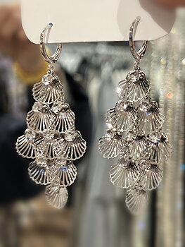 VACC Hollow Leaves Earrings