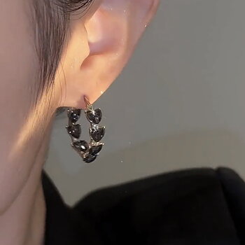 VACC Heart earrings black
