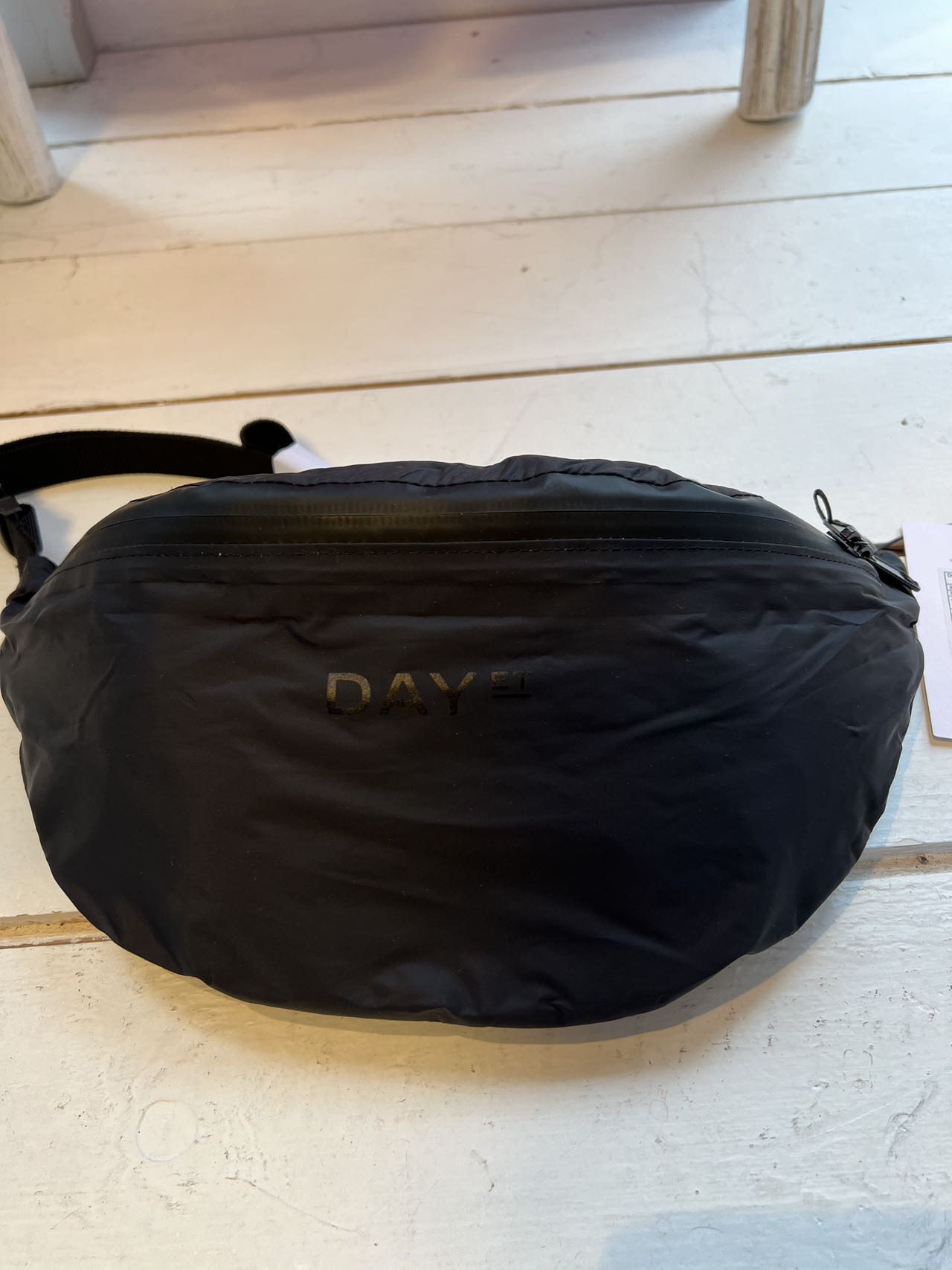 DAY ET Gw no rain bum black