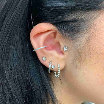 Topp till invändigt gängad labret, kvadrat 4 kristaller  -  316L kirurgiskt stål