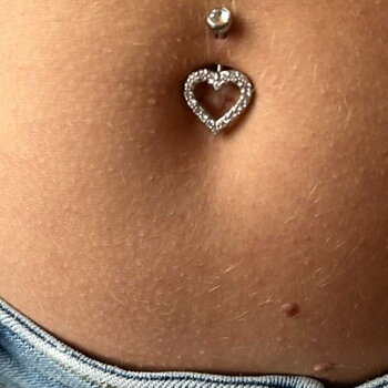 Navelpiercing - genombrutet härta med kristaller