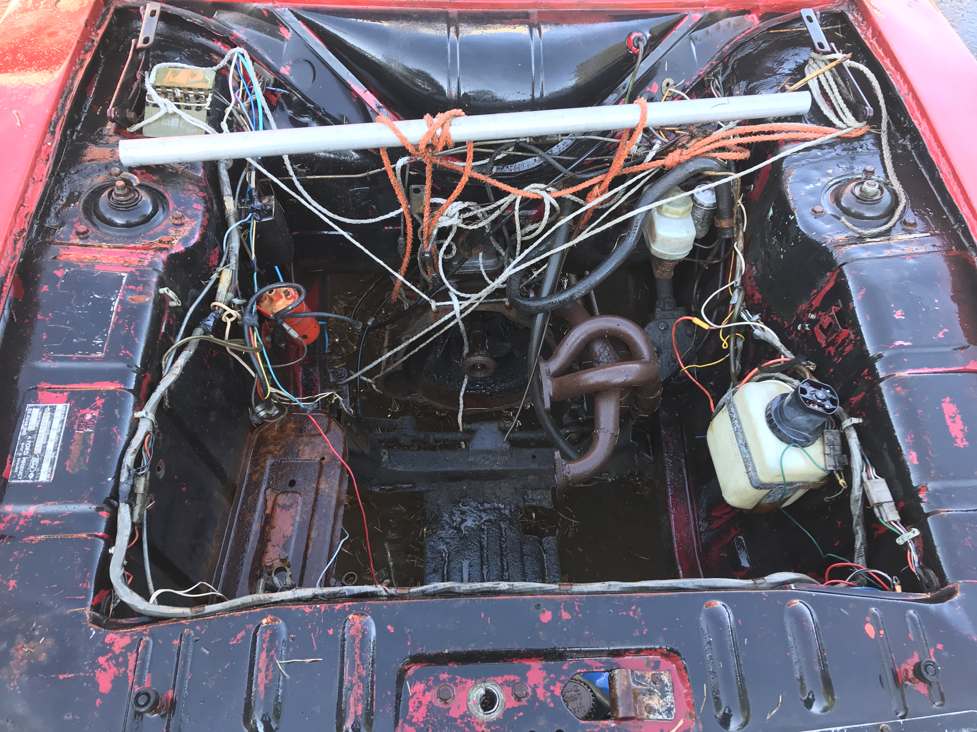 Ford Cortina - Purkuauto (myydään osina) - 9