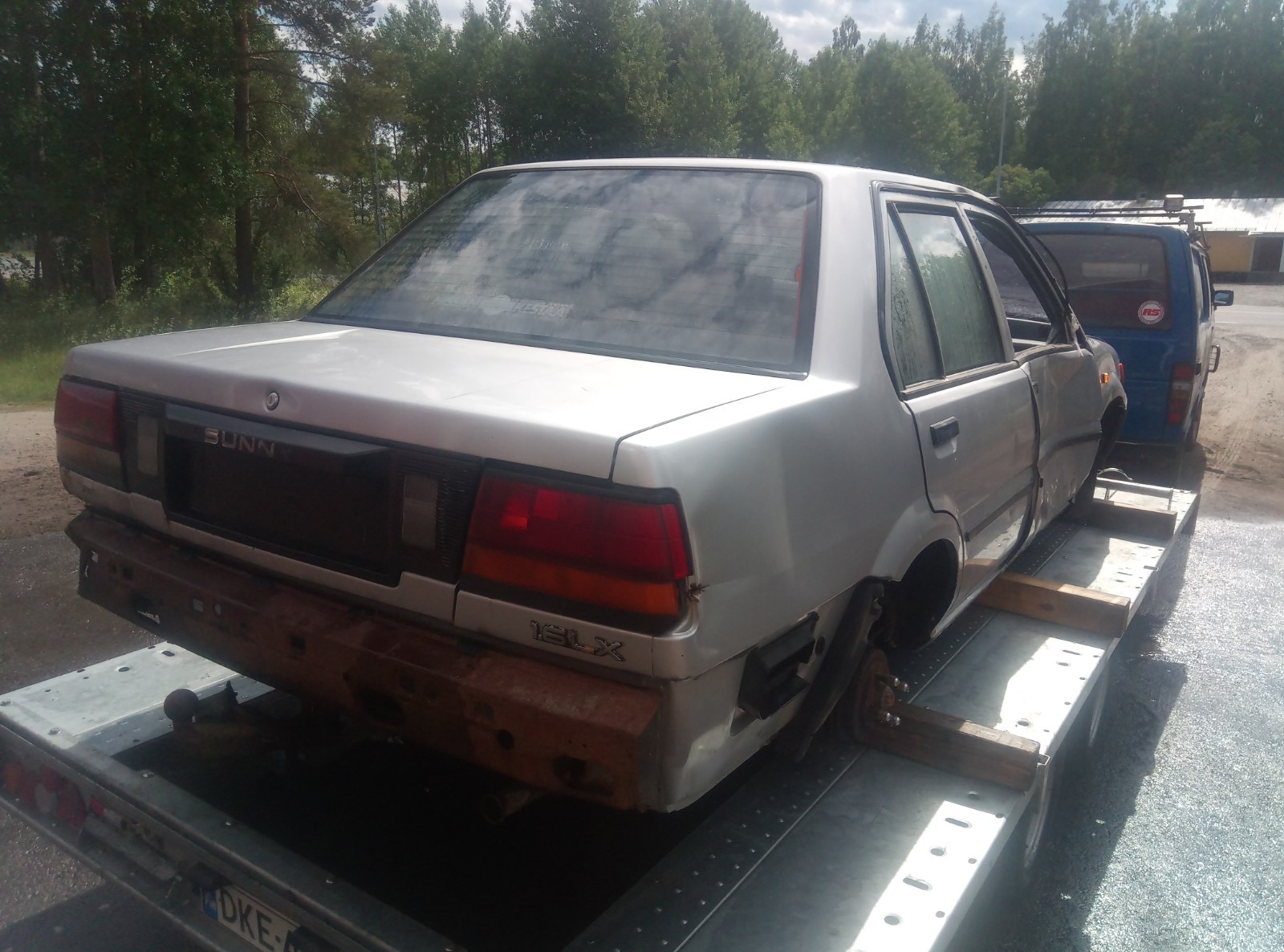Nissan Sunny - Reservdelsbil (säljes i delar) - 6