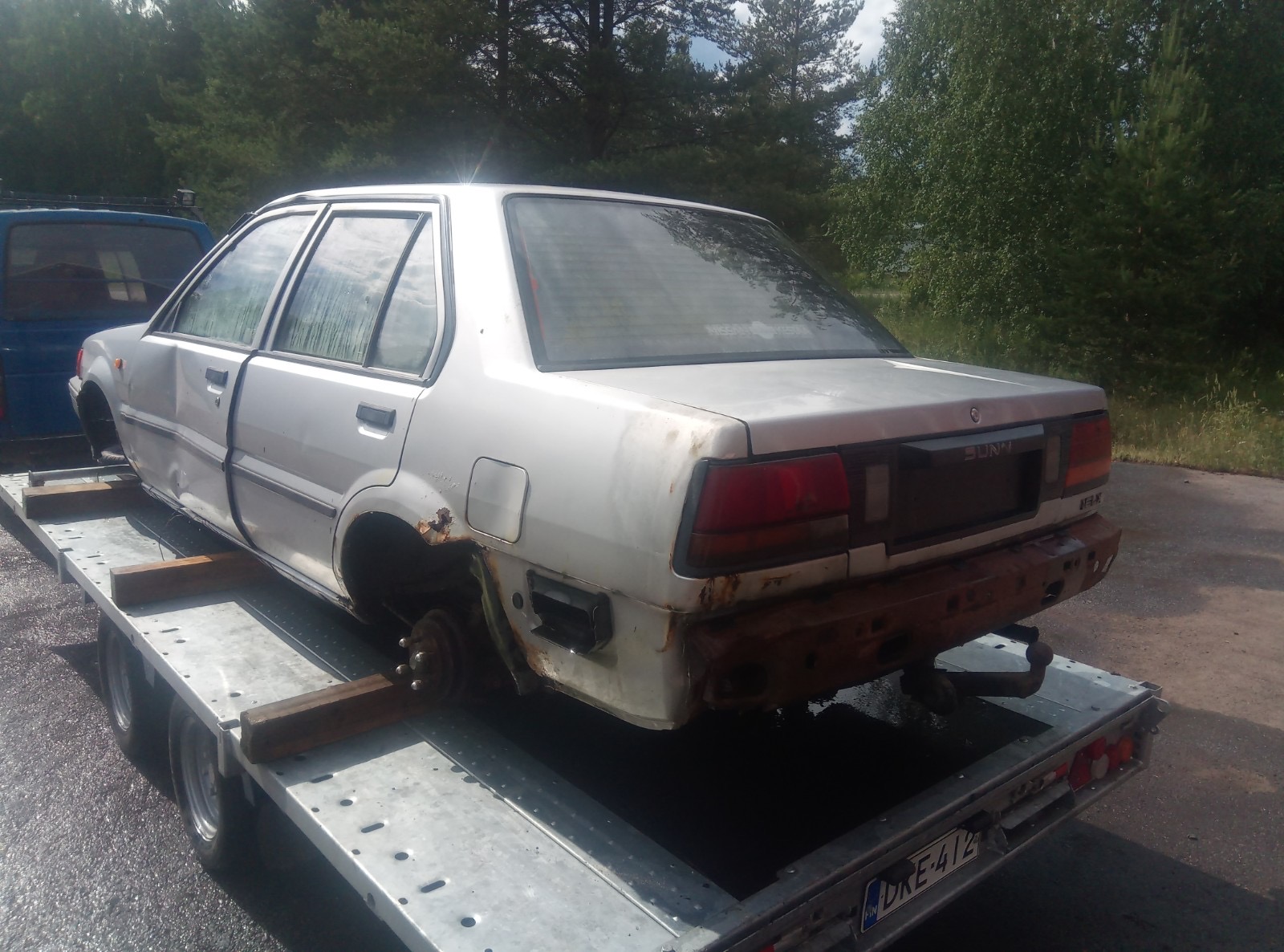 Nissan Sunny - Reservdelsbil (säljes i delar) - 5