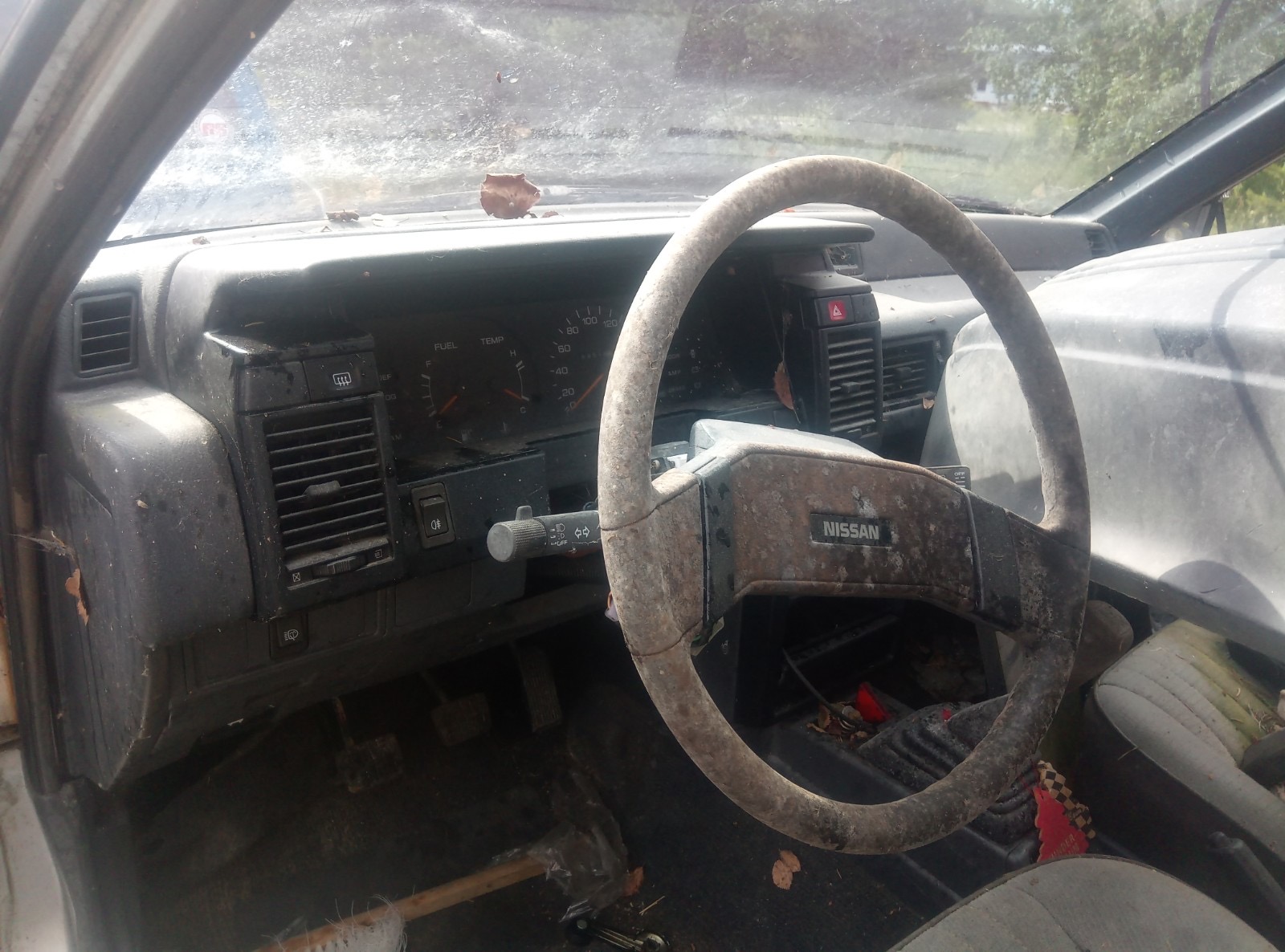 Nissan Sunny - Reservdelsbil (säljes i delar) - 8