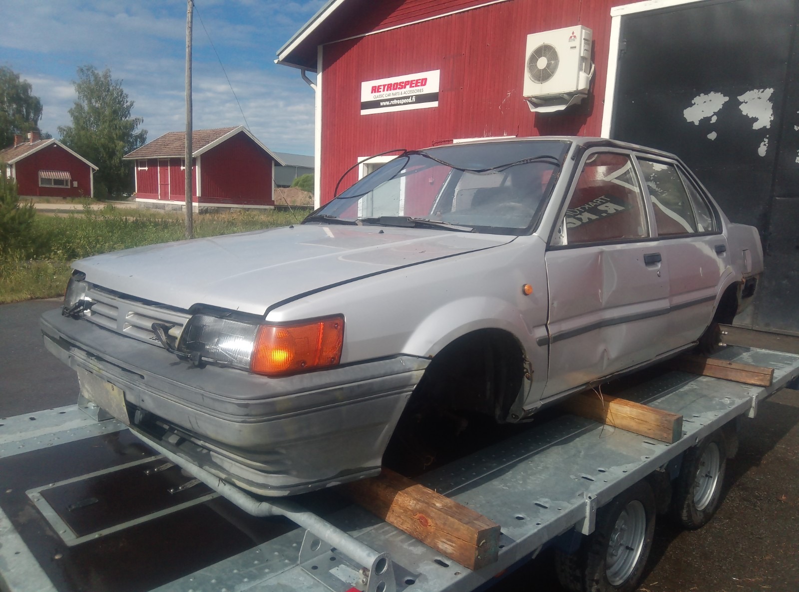 Nissan Sunny - Reservdelsbil (säljes i delar)