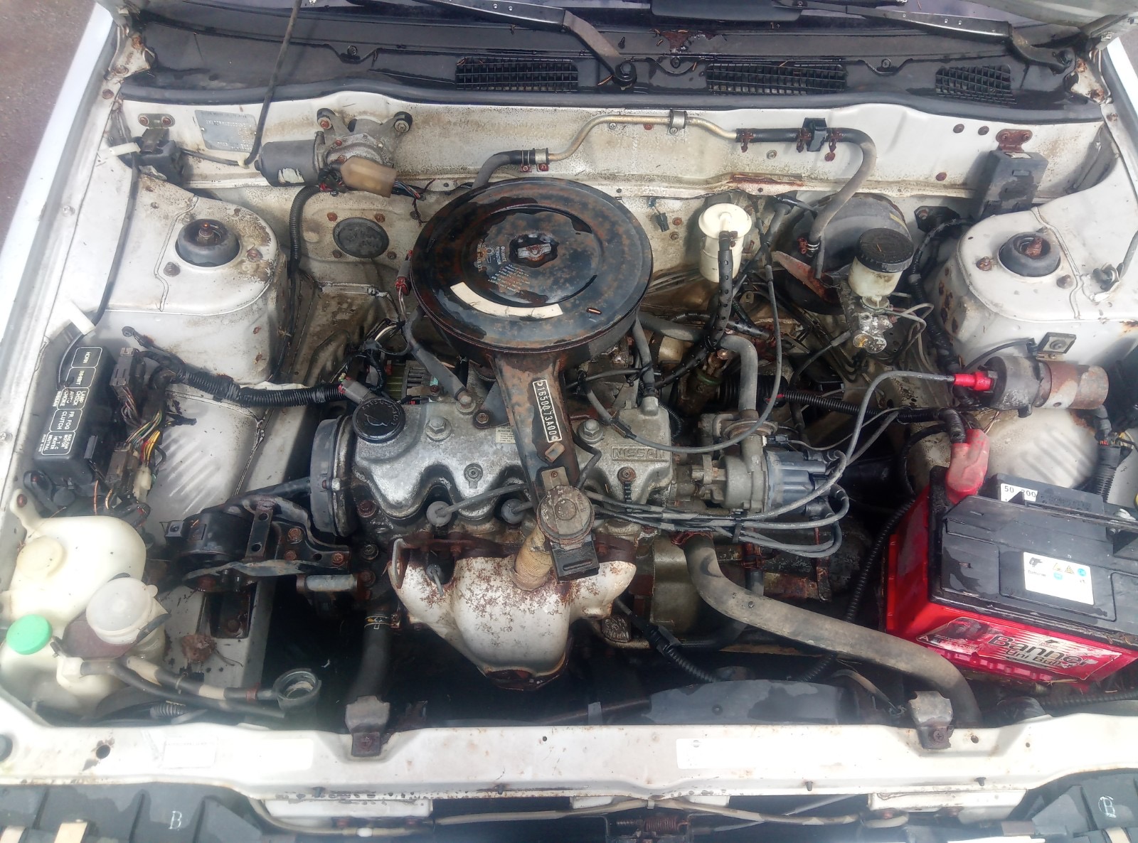 Nissan Sunny - Reservdelsbil (säljes i delar) - 7