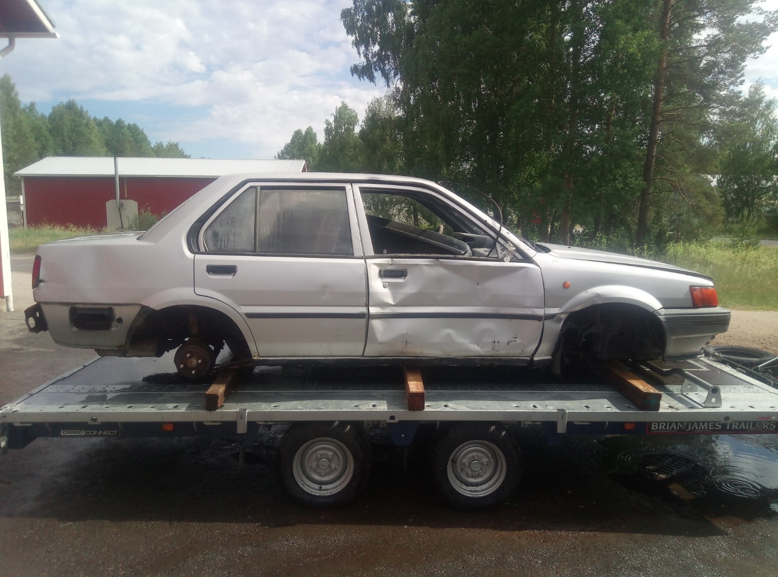 Nissan Sunny - Reservdelsbil (säljes i delar) - 3