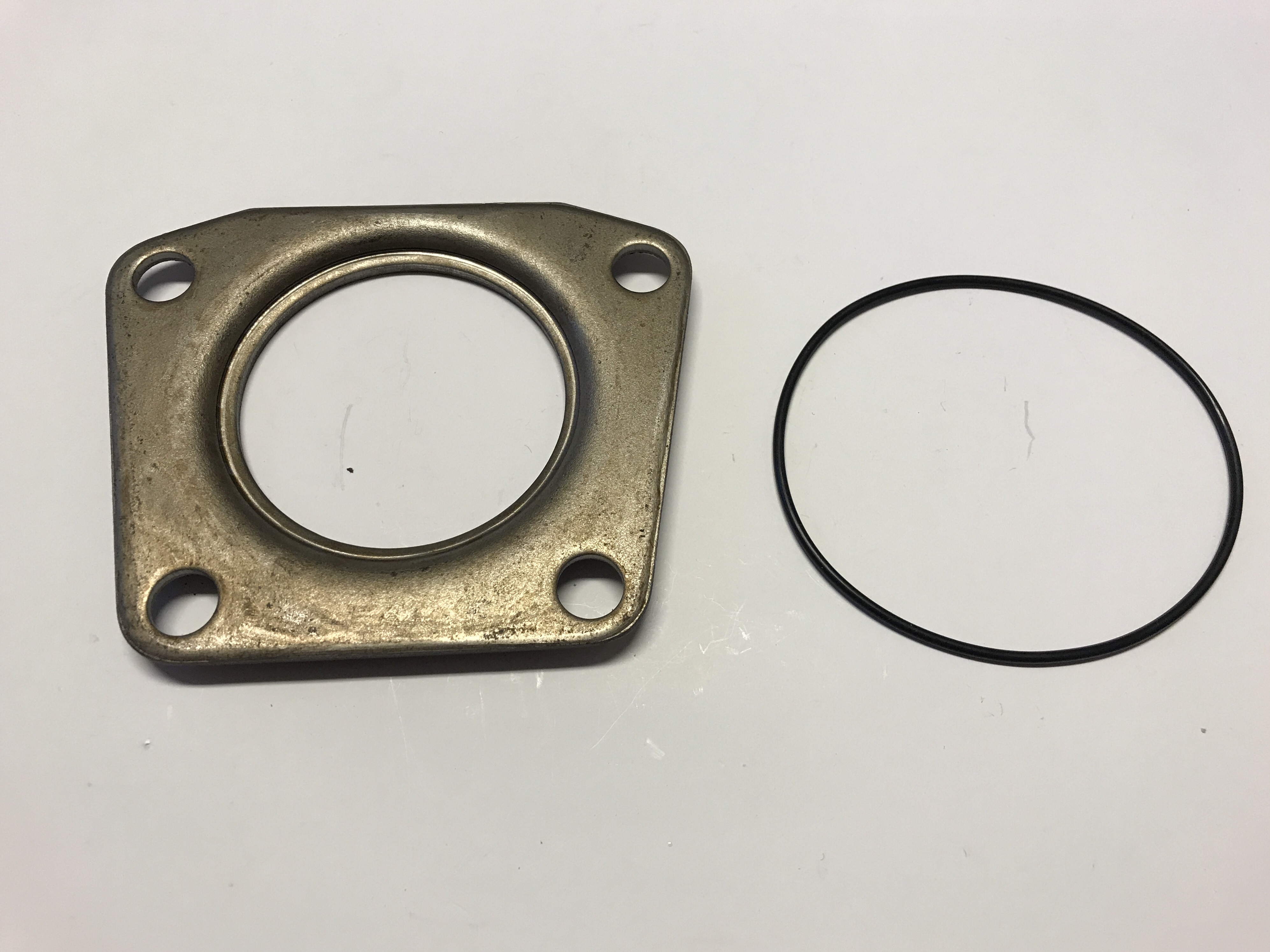 Retainer plate for wheel bearing rear Ford Taunus P7 (REPRO) - 3