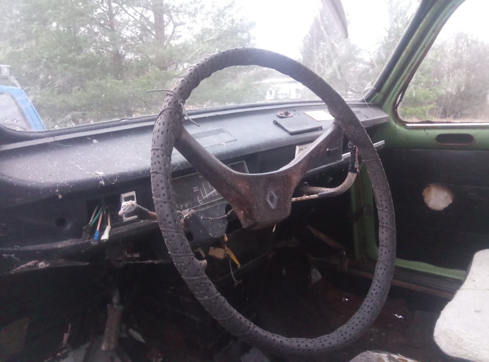 Renault 4 - Reservdelsbil (säljes i delar) - 11
