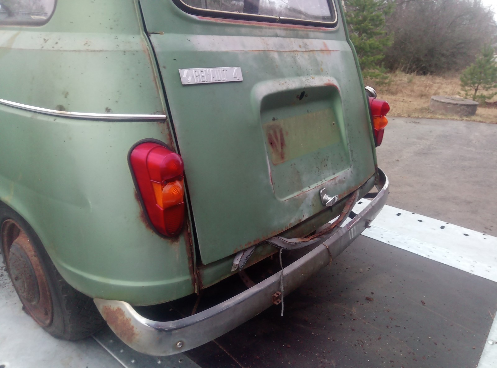 Renault 4 - Reservdelsbil (säljes i delar) - 9