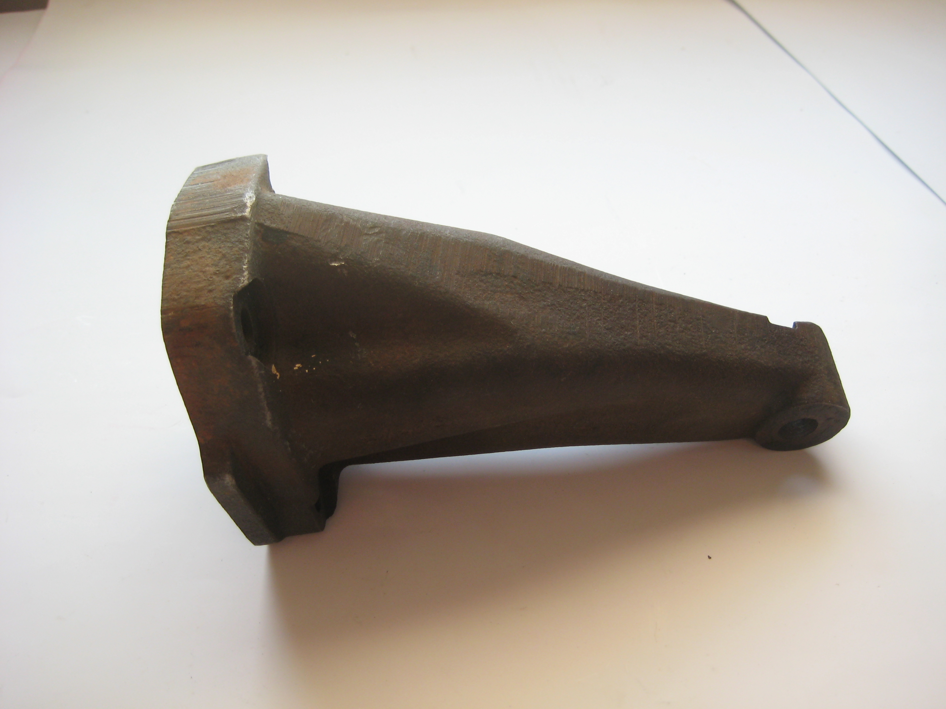 Engine mount bracket Ford Sierra MK1 - 4