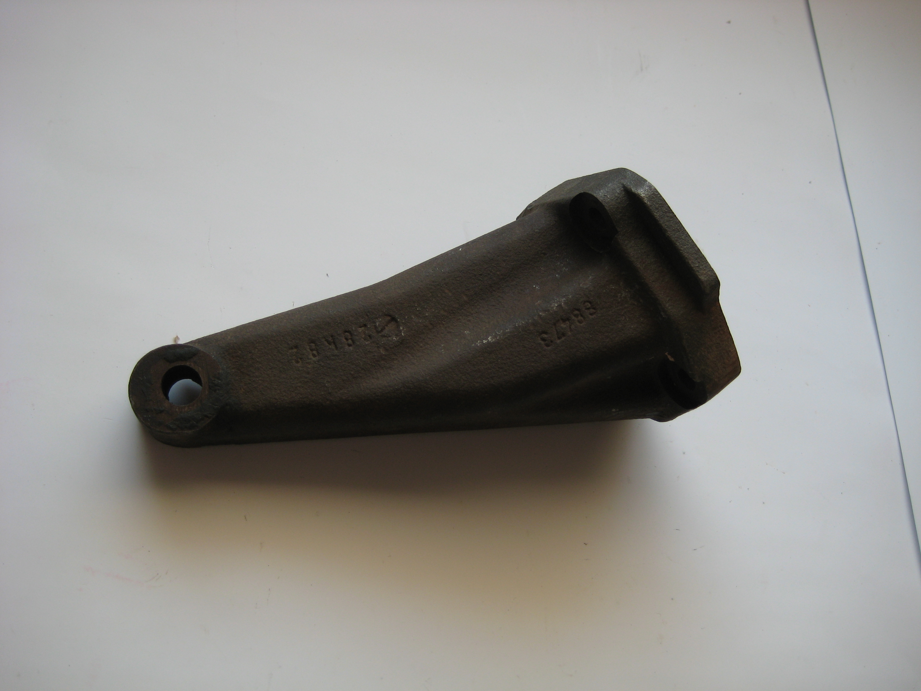 Engine mount bracket Ford Sierra MK1 - 2