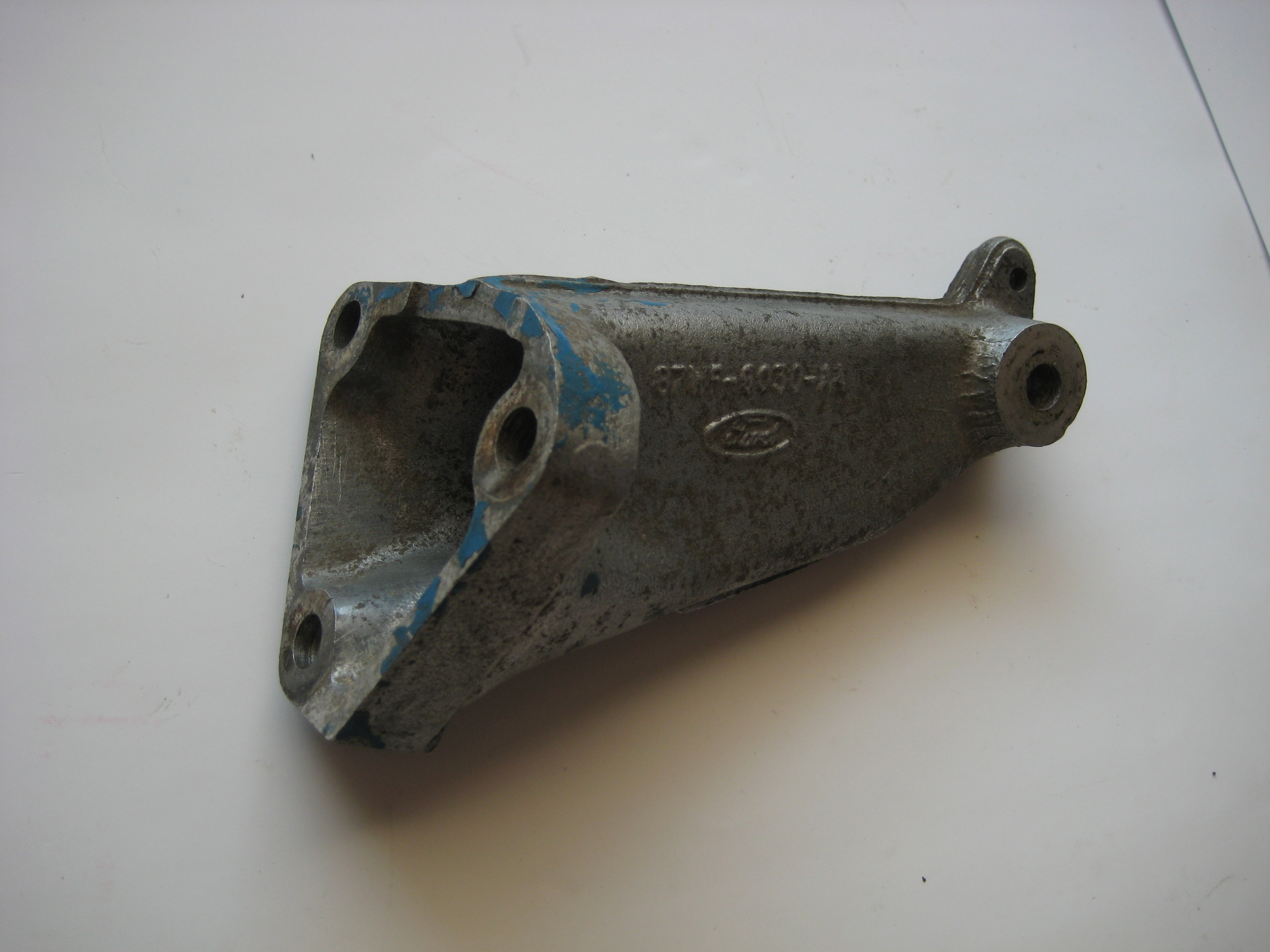 Engine mount bracket Ford Sierra MK2