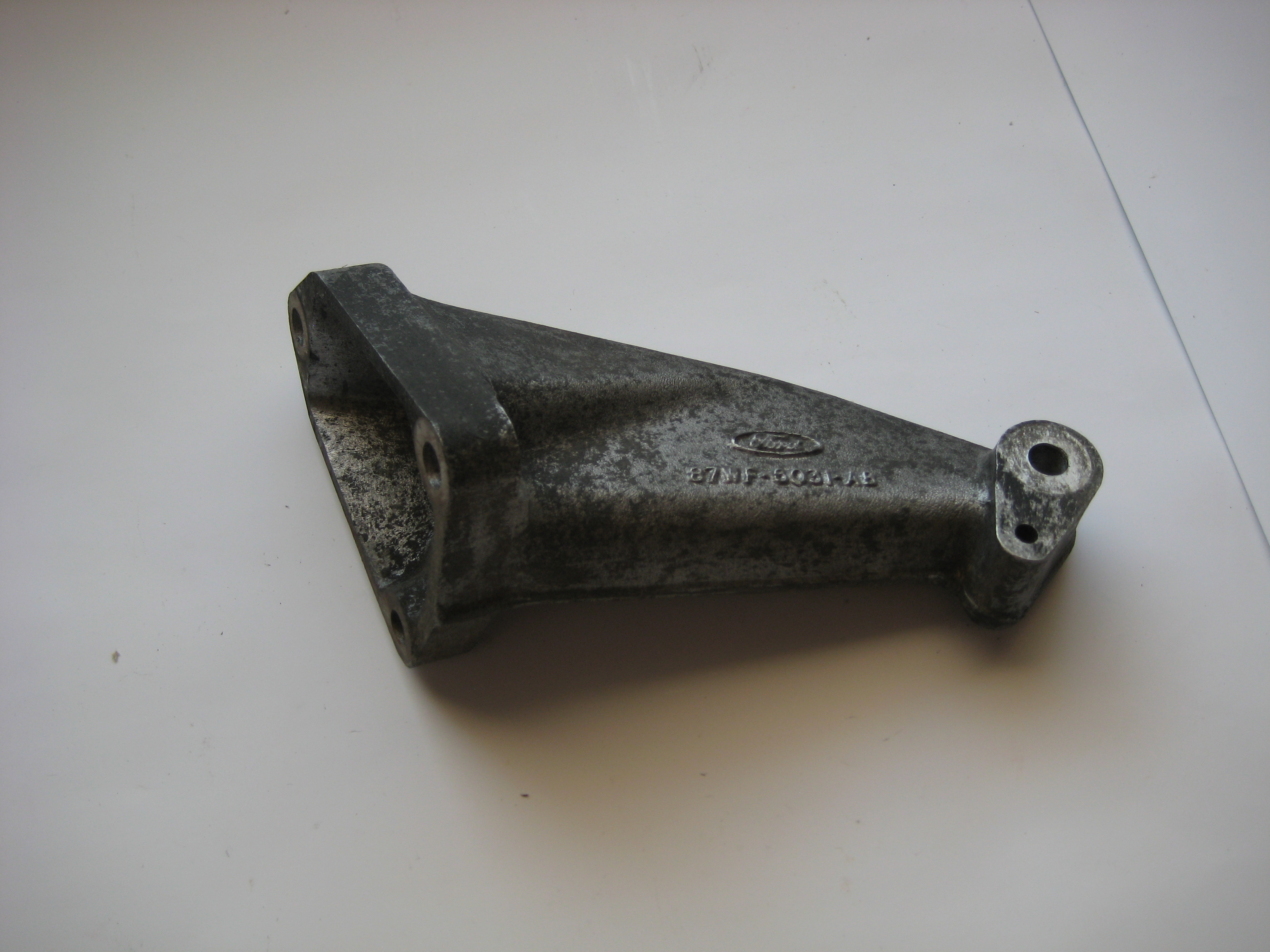 Engine mount bracket Ford Sierra MK2