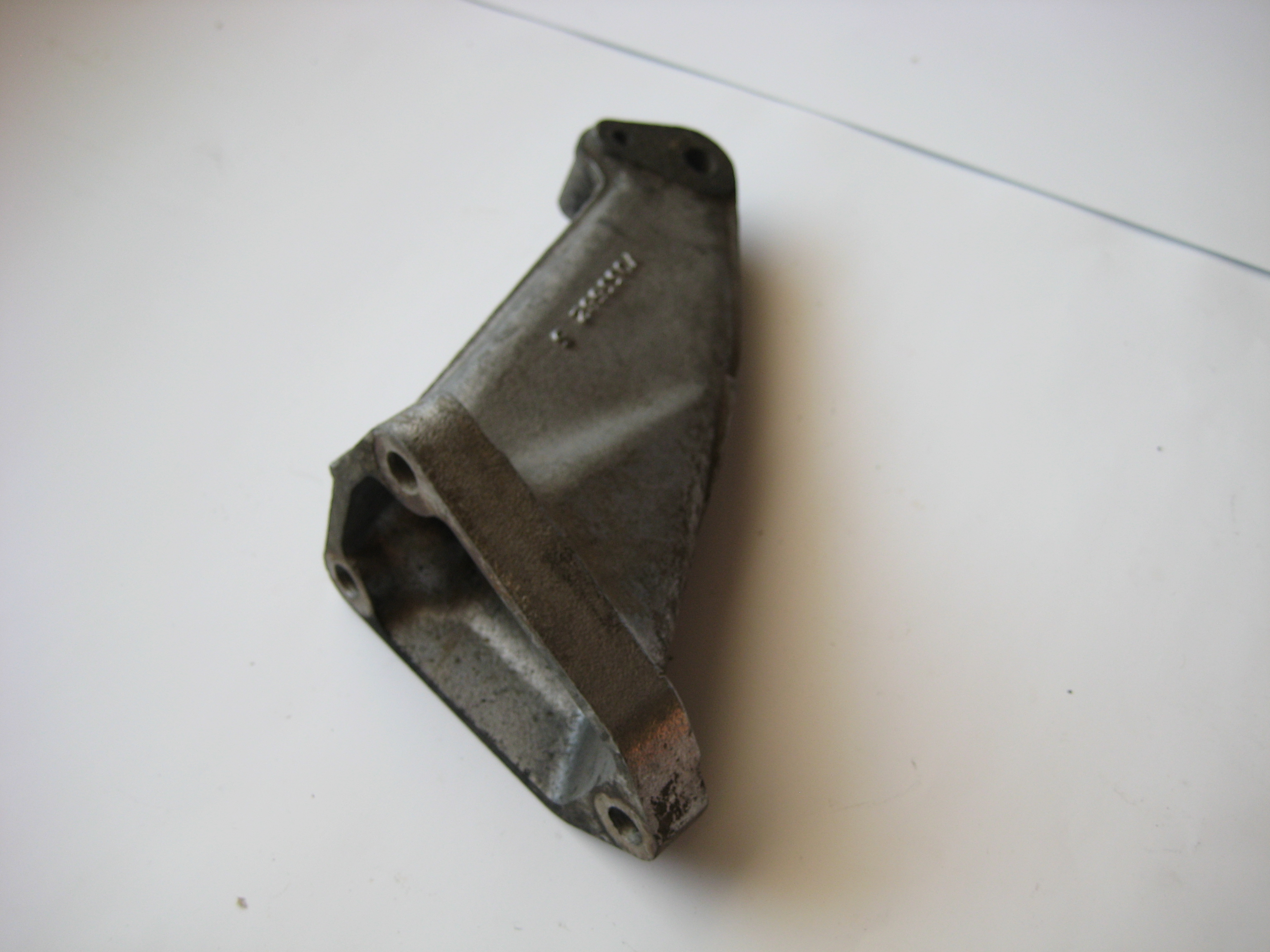 Engine mount bracket Ford Sierra MK2 - 3