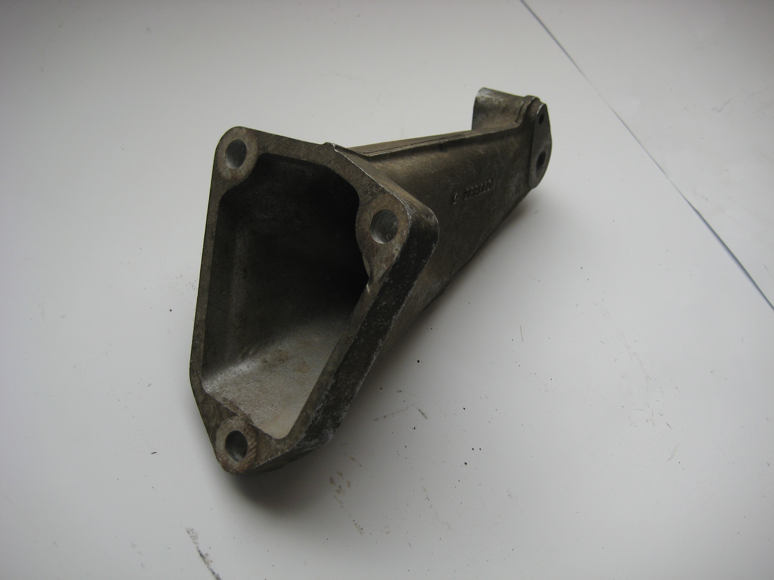 Moottorin kiinnikekorvake Ford Sierra MK2 - 6