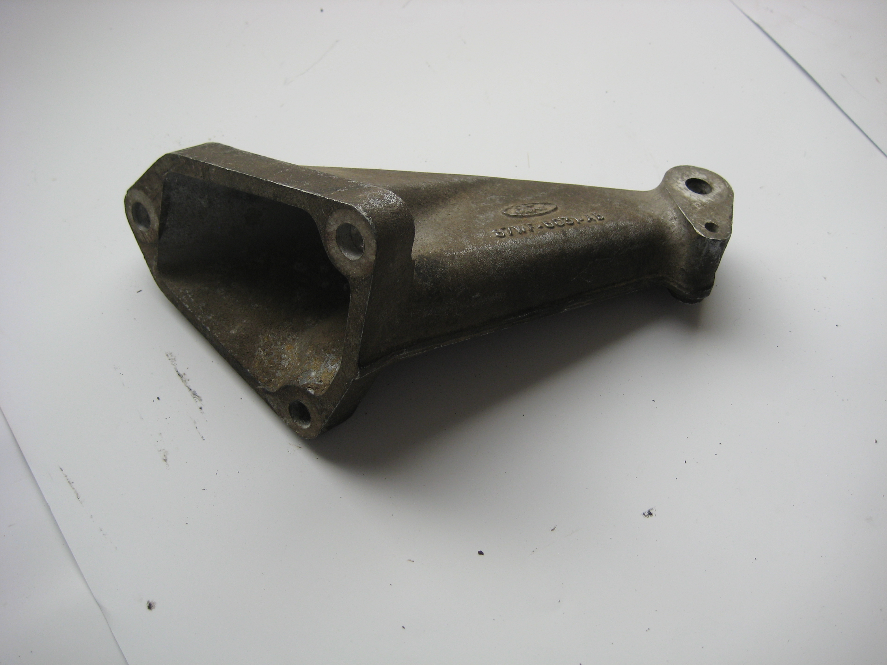 Moottorin kiinnikekorvake Ford Sierra MK2 - 3