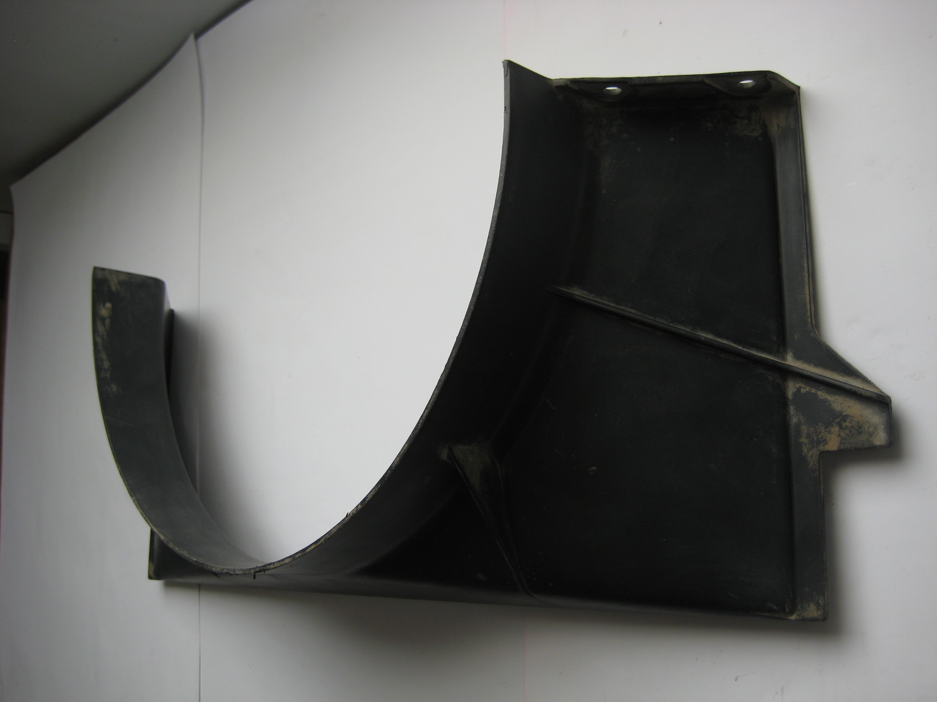 Jäähdyttimen tuulettimen kotelo (Alempi osa) Ford Sierra - 4