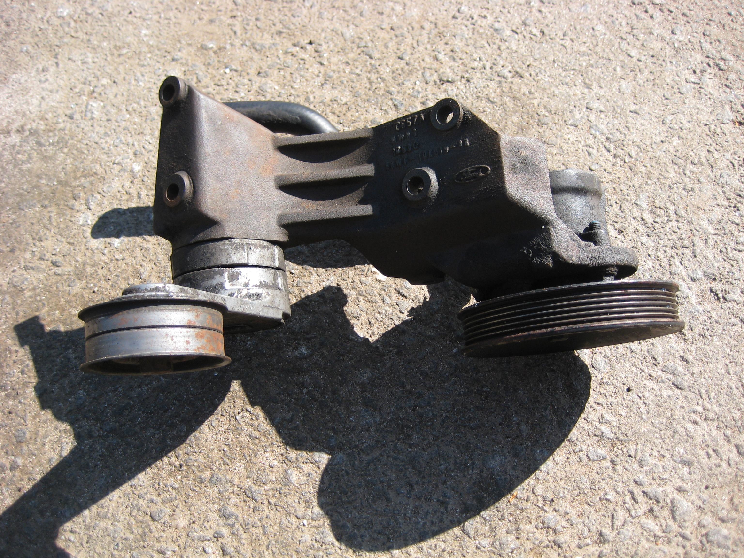 Power steering bracket Ford Sierra - 2