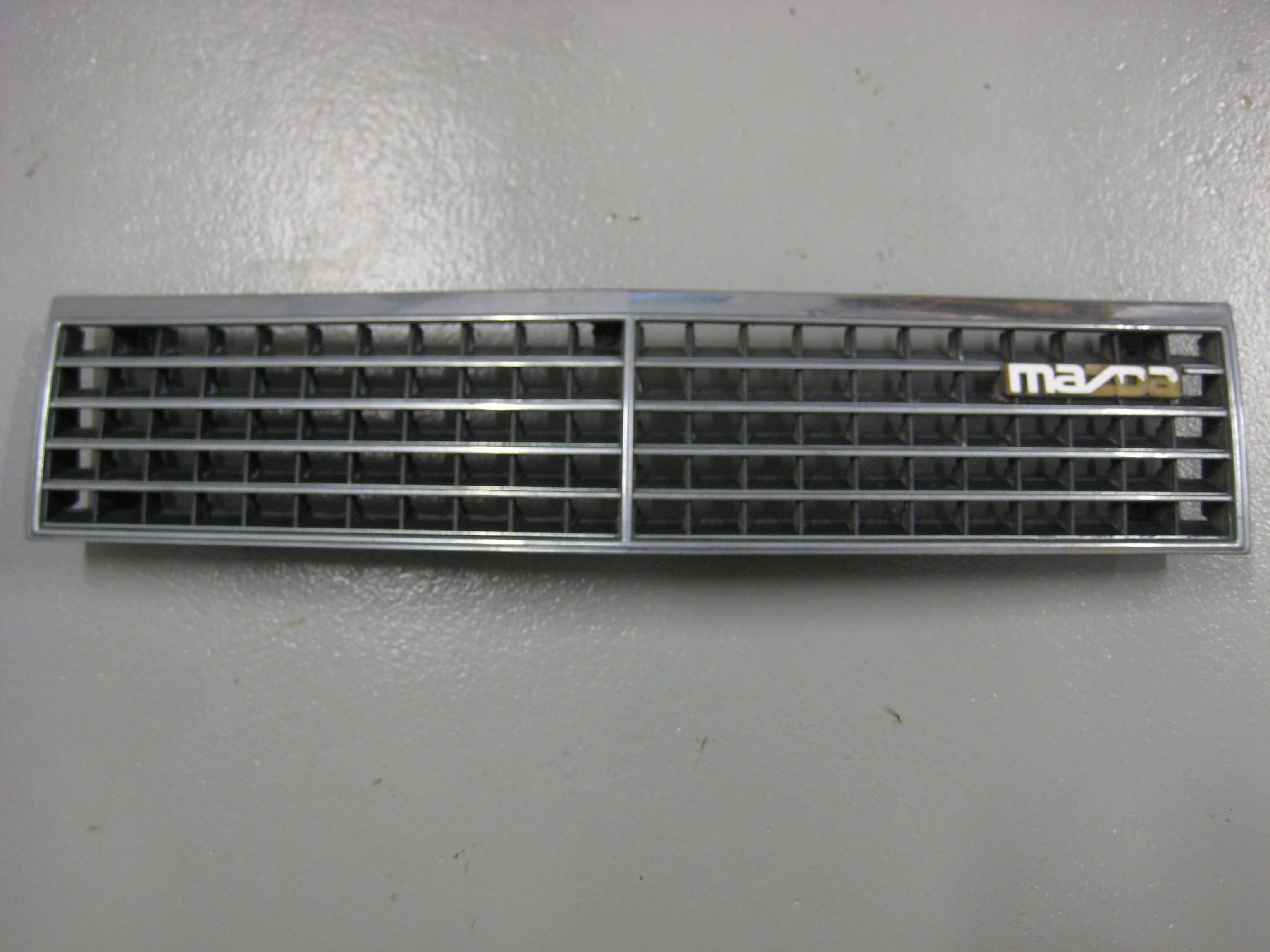 Front grille Mazda 929 1983